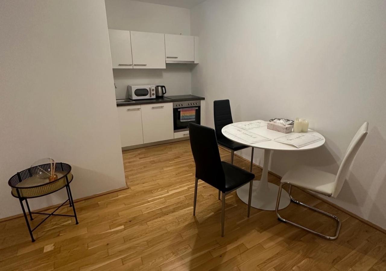 Cozy Two-Room Apartment Near Vic Wien Ngoại thất bức ảnh